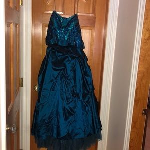 Mermaid inspired prom dress sz 20.